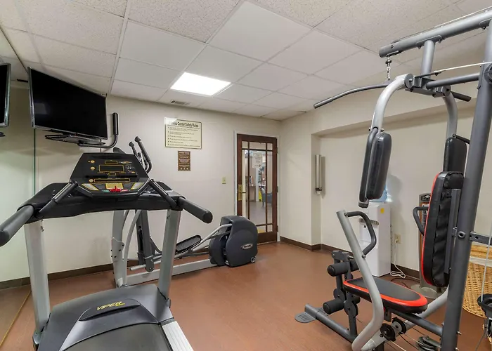 Comfort Inn & Suites - Near Robins Air Force Base Main Gate